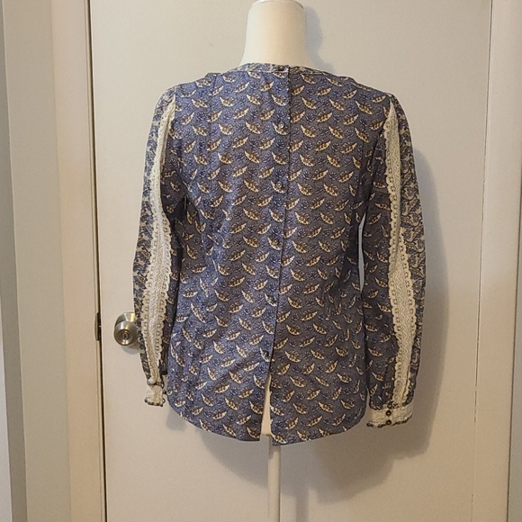 La Vie Woodblock Lily Lace Top - Picture 5 of 7